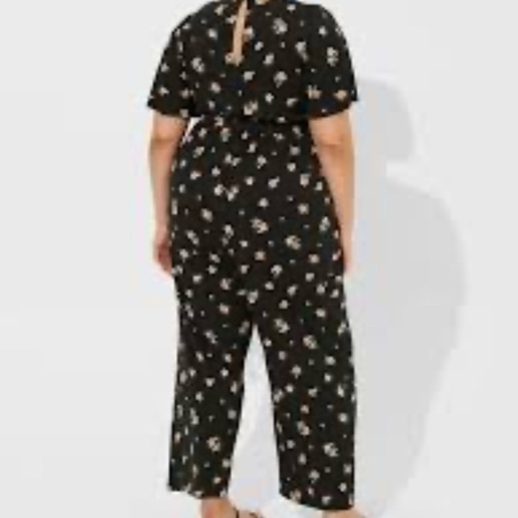 Torrid Black Floral Size 6X Wide Leg Challis Jumpsuit Keyhole Back women’s - Picture 2 of 9